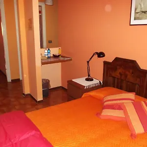  Nocleg ze śniadaniem Orange House